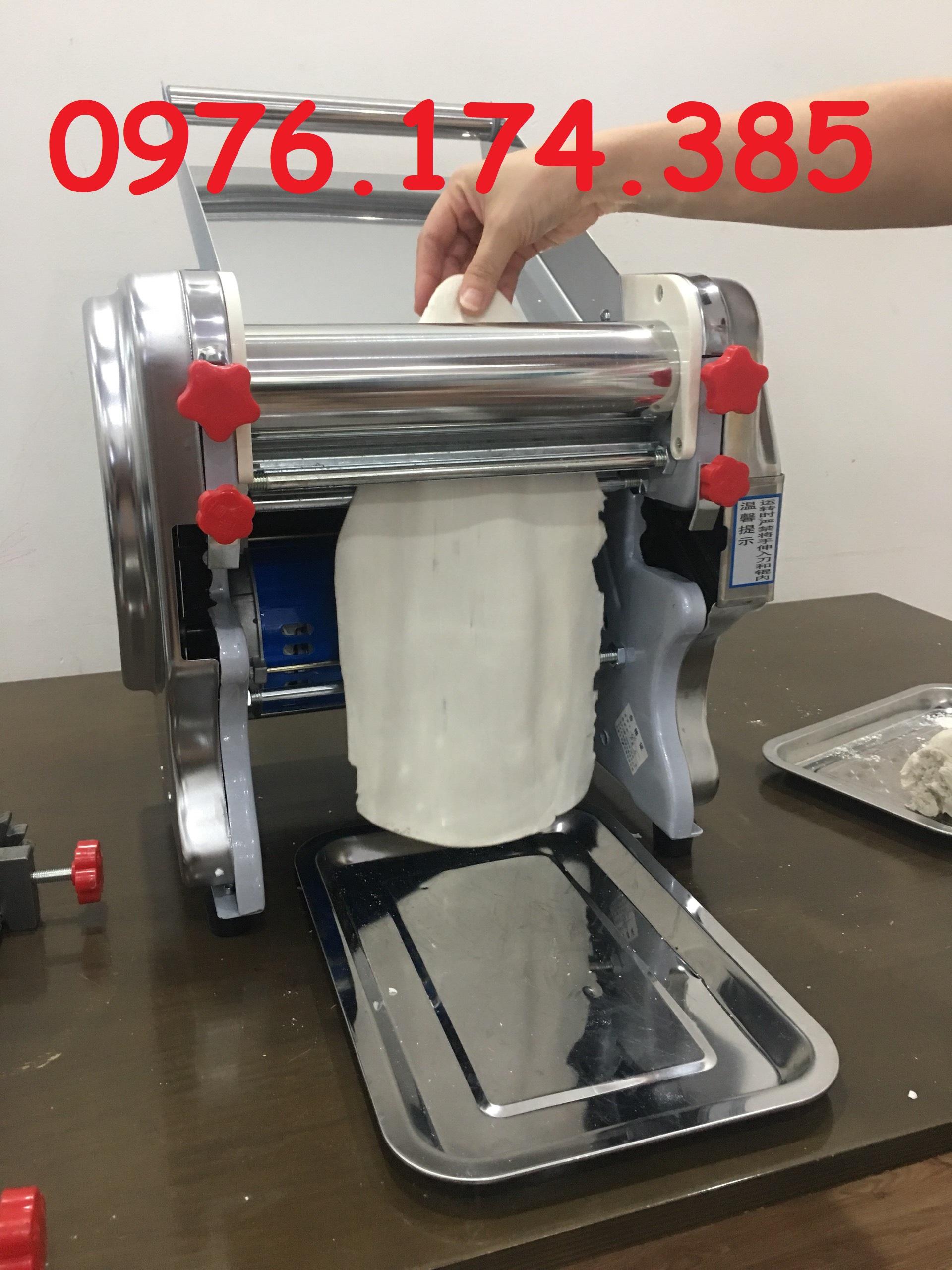 Máy cán bột đa năng làm há cảo,sủi cảo,bánh bao chạy điện